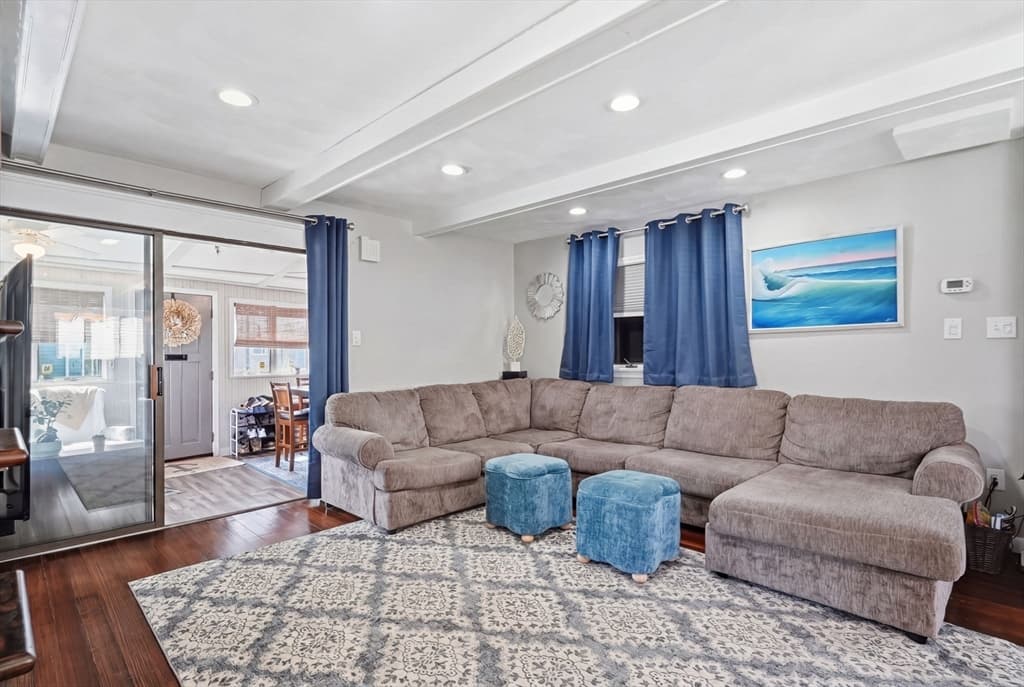 27 Billows St, Winthrop MA 02152 photo 5