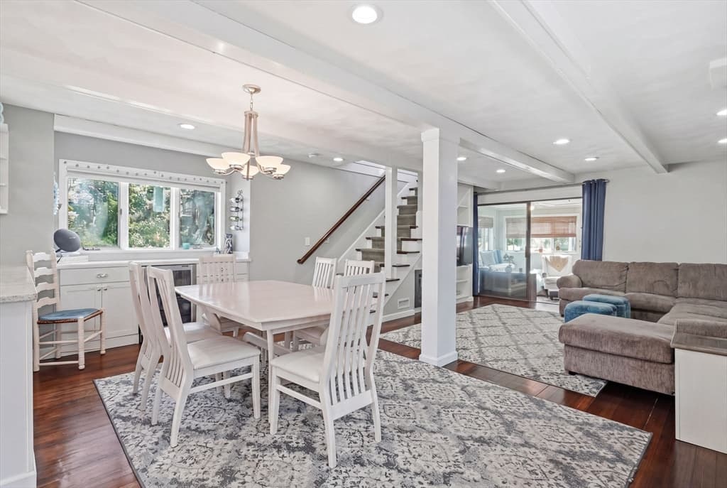 27 Billows St, Winthrop MA 02152 photo 4