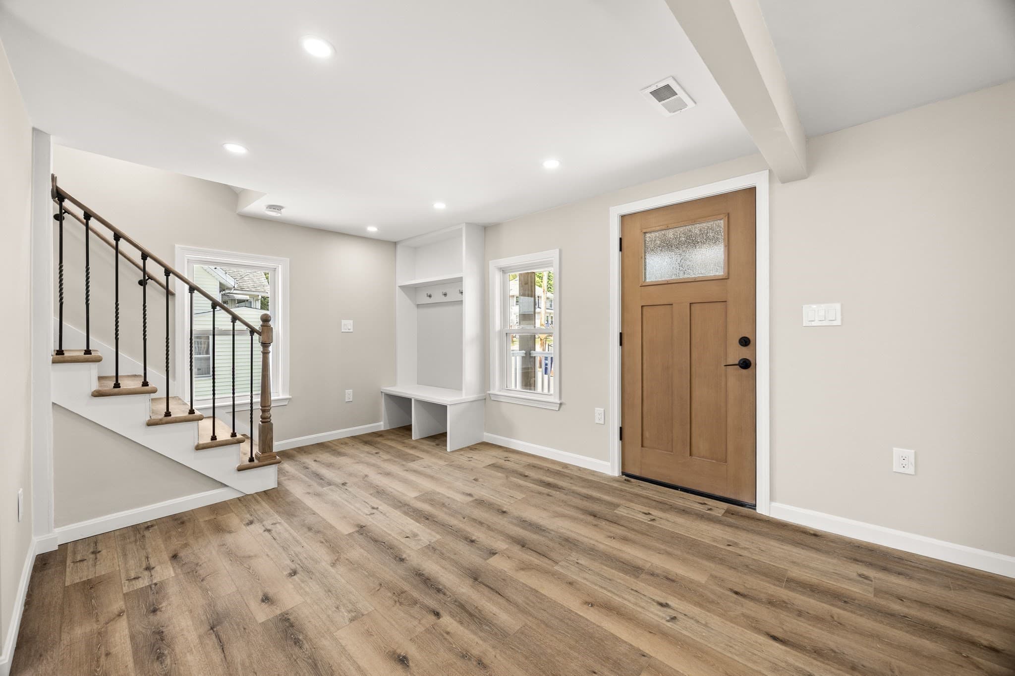 Single Family Residence at 7 Somerville Ave, Braintree MA 02184, photo 4 of 29