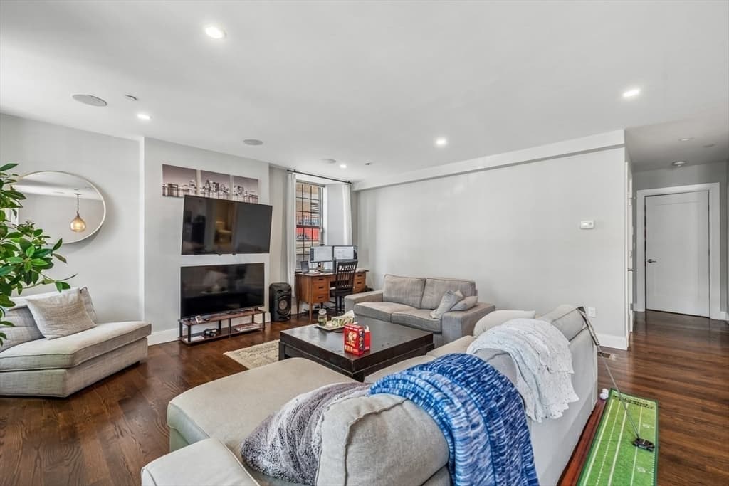 Condominium at 225 Dorchester Street # 27, Boston MA 02127, Boston, photo 6 of 18