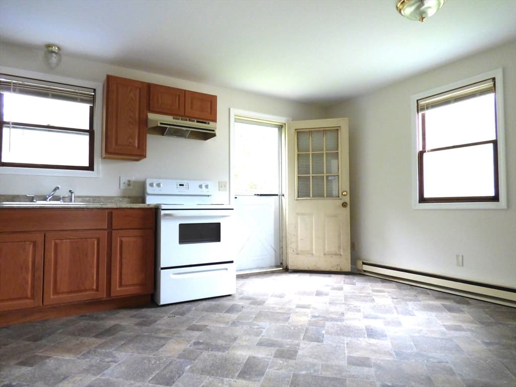 26-28 Daniel St, Springfield MA 01151 photo 6