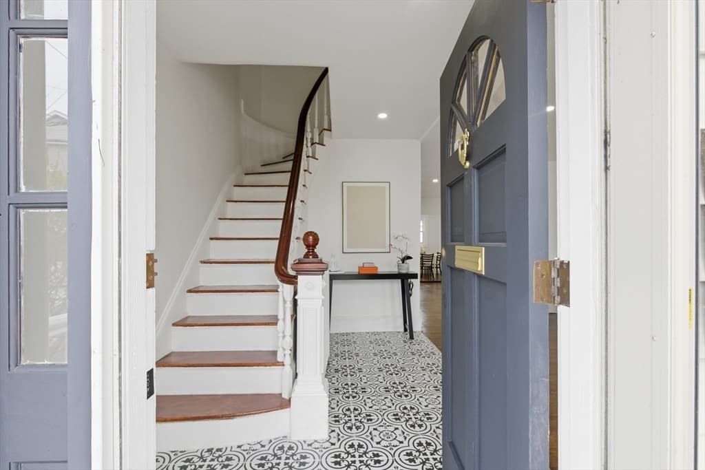 9 Robbins Street, Waltham MA 02453