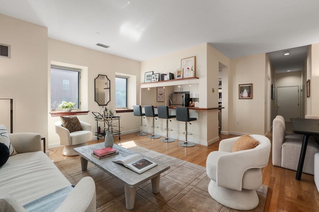 Condominium at 2 Clarendon St # 302, Boston MA 02116, photo 6 of 35