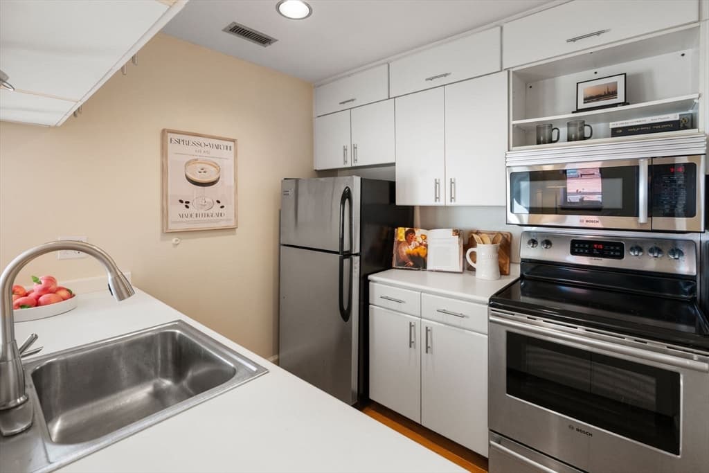 Condominium at 2 Clarendon St # 302, Boston MA 02116, photo 16 of 35