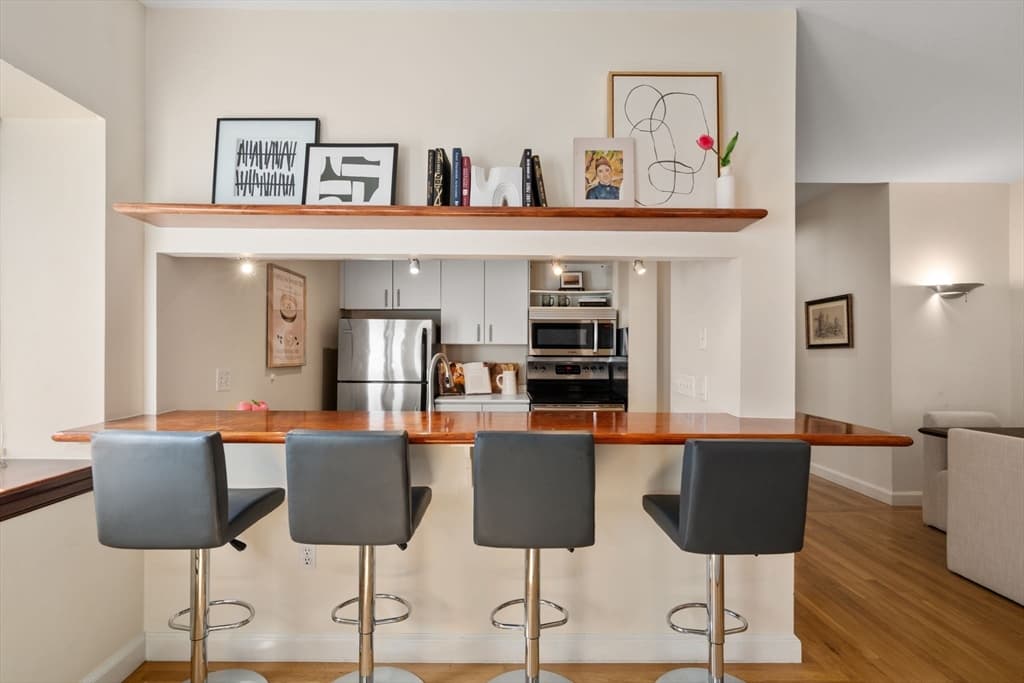 Condominium at 2 Clarendon St # 302, Boston MA 02116, photo 7 of 35