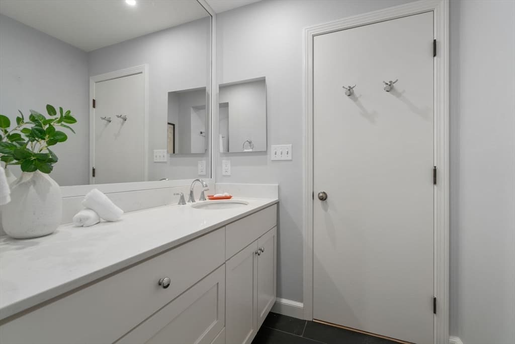 Condominium at 2 Clarendon St # 302, Boston MA 02116, photo 24 of 35