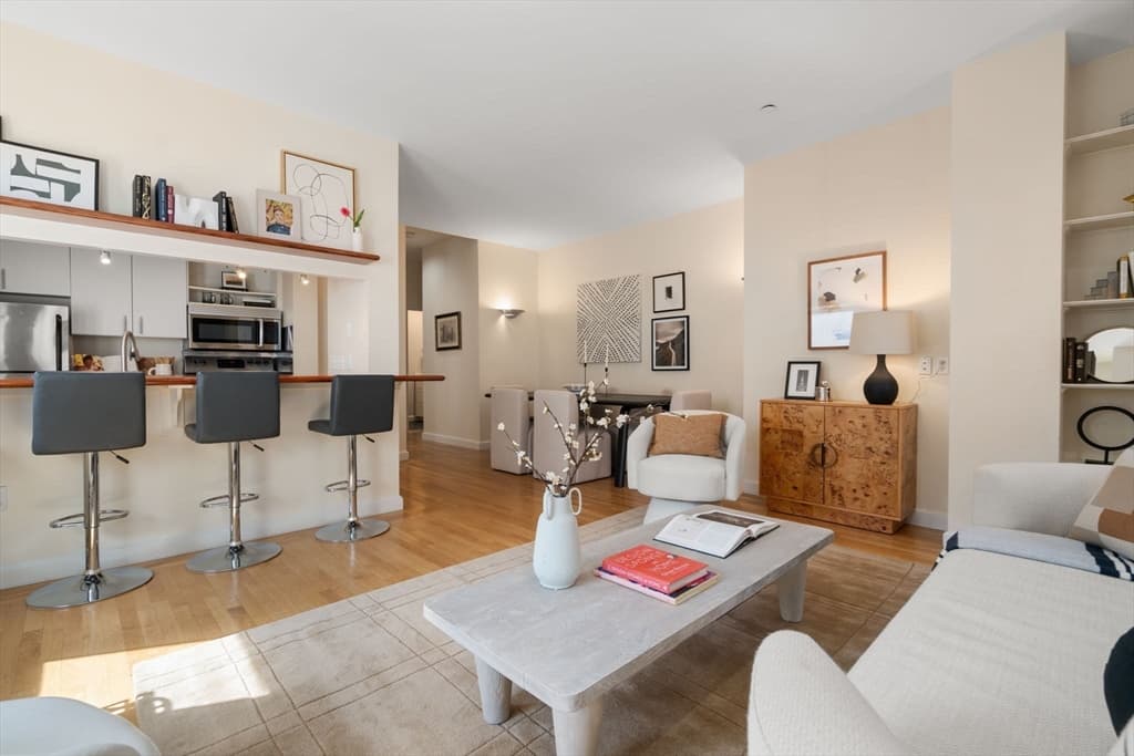 Condominium at 2 Clarendon St # 302, Boston MA 02116, photo 10 of 35