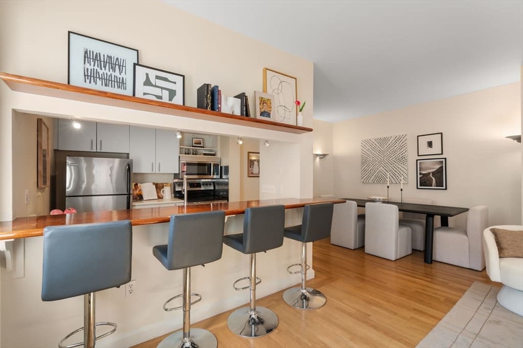 Condominium at 2 Clarendon St # 302, Boston MA 02116, photo 8 of 35
