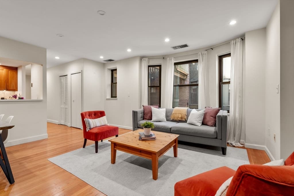 103 Gainsborough St # 108, Boston MA 02115