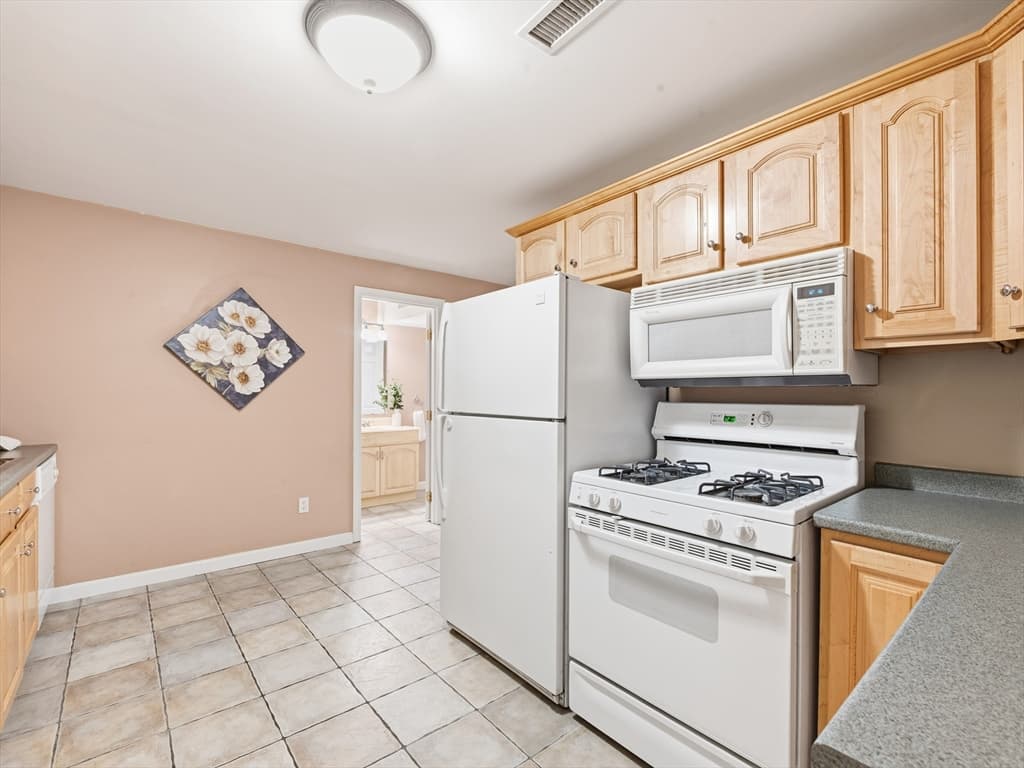 48 Hummingbird Lane, Swansea MA 02777 photo 36