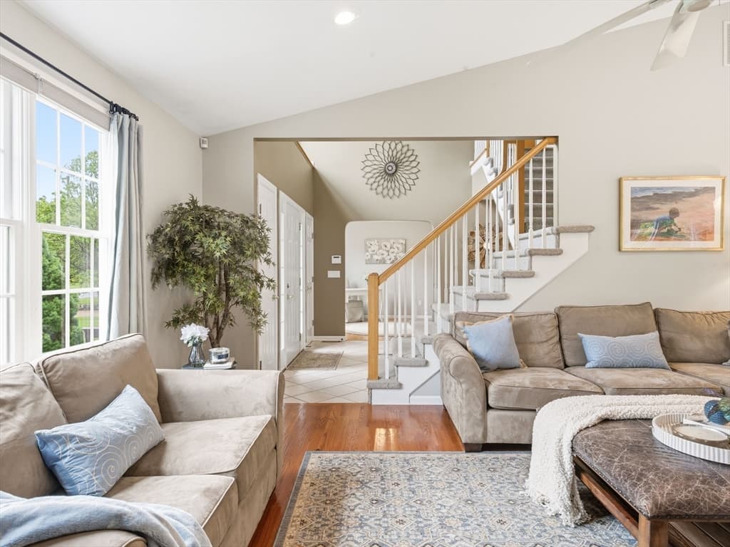 48 Hummingbird Lane, Swansea MA 02777 photo 5