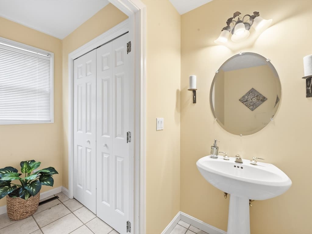 48 Hummingbird Lane, Swansea MA 02777 photo 18