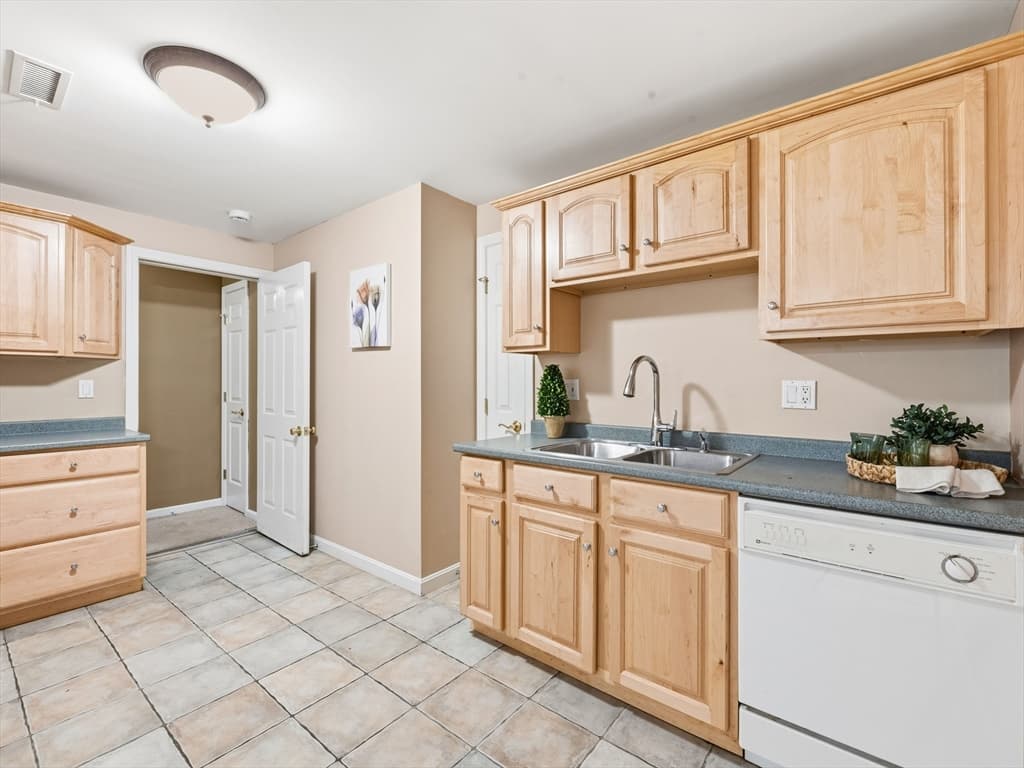 48 Hummingbird Lane, Swansea MA 02777 photo 35