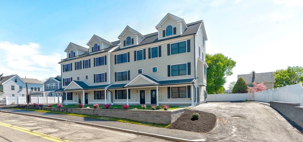 Condominium at 161 Sumner St # 2, Quincy MA 02169, photo 3 of 15