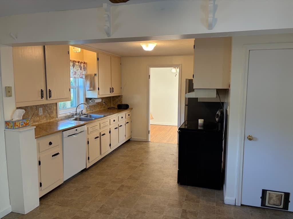 138 N Main St, Belchertown MA 01007 photo 6