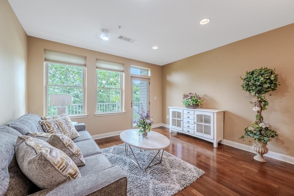 2 Harvest Dr # 209, North Andover MA 01845