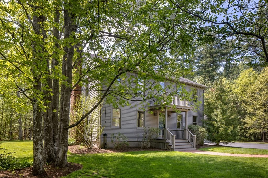 8 Riverbend Ln, Mattapoisett MA 02739