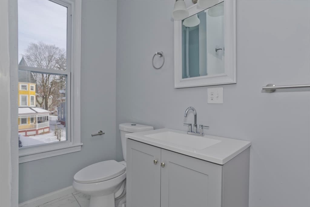 64 Thompson St, Springfield MA 01109 photo 6