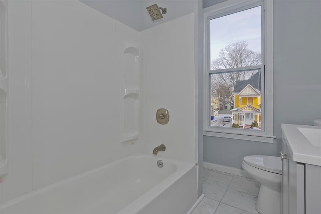 64 Thompson St, Springfield MA 01109 photo 7