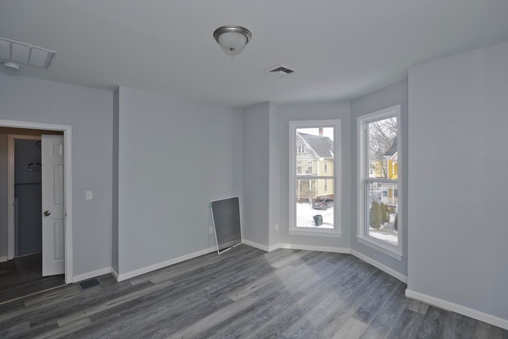 64 Thompson St, Springfield MA 01109 photo 9