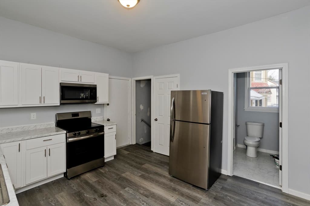 64 Thompson St, Springfield MA 01109 photo 18