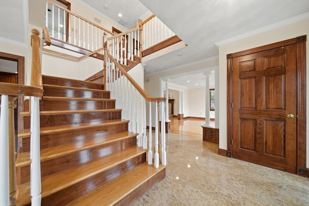 Single Family Residence at 131 Range Heights Road, Lynn MA 01904, Lynn, photo 4 of 36