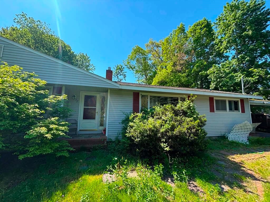 17 Lawn Ave, Lowell MA 01852
