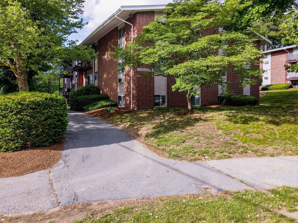 Condominium at 9 Longwood Dr # 1, Andover MA 01810, Andover, photo 2 of 31