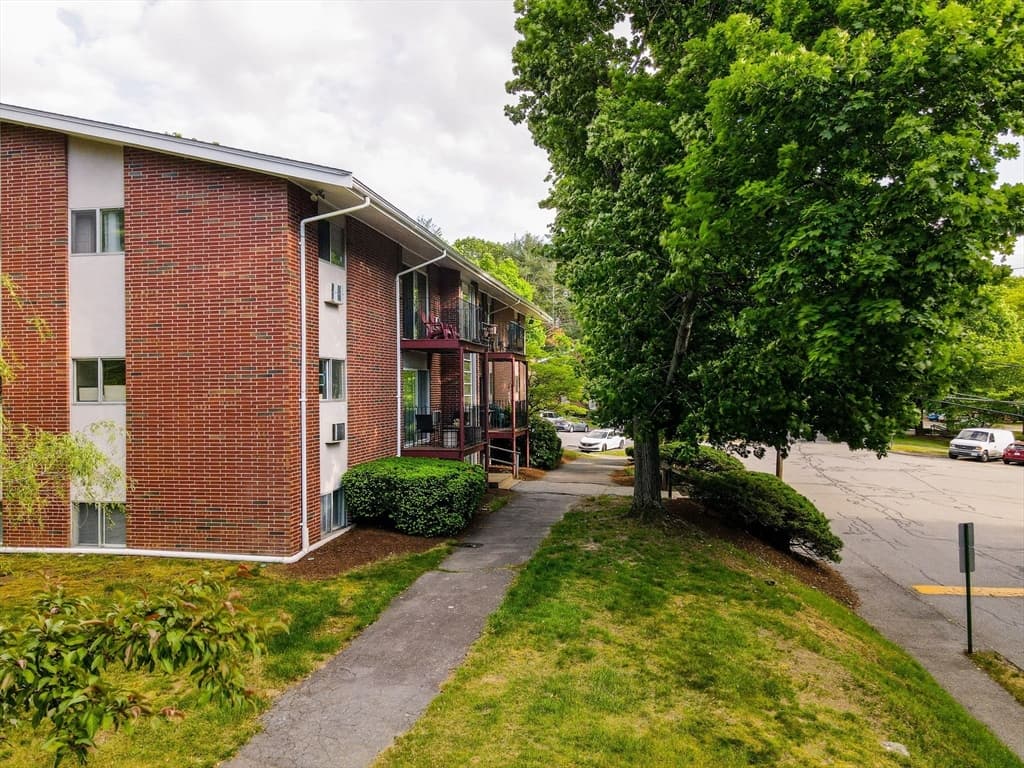 Condominium at 9 Longwood Dr # 1, Andover MA 01810, Andover, photo 3 of 31