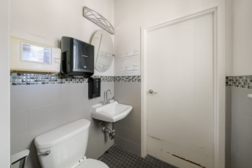 1123 Rockdale Ave, New Bedford MA 02740 photo 23
