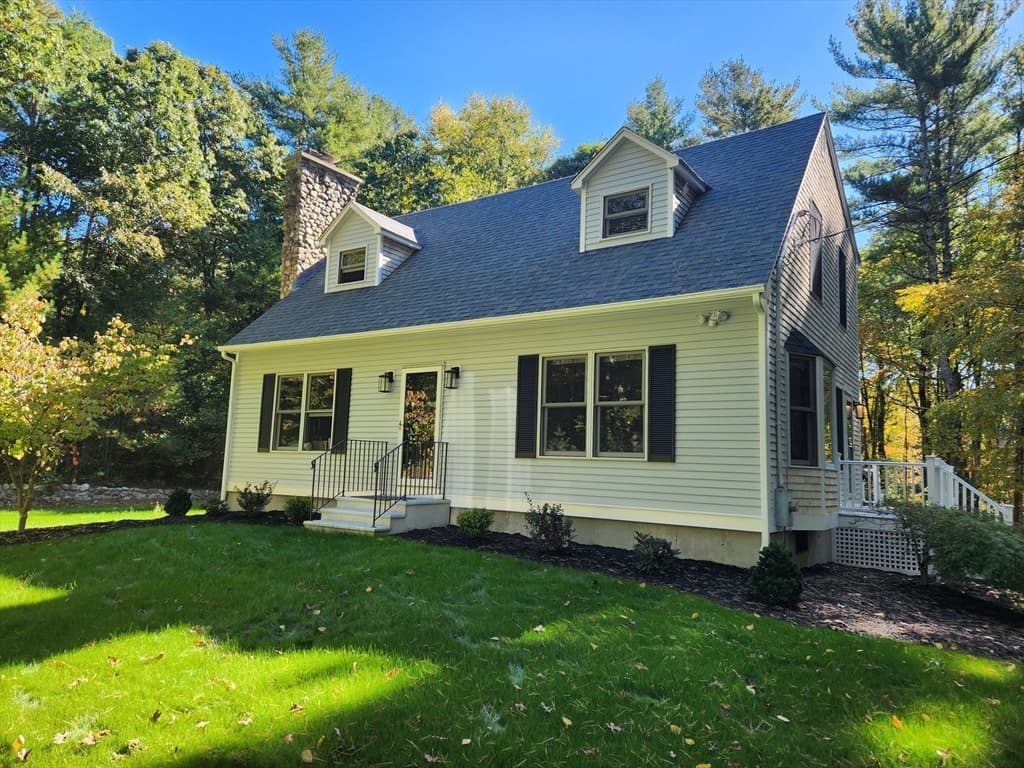 163 Quanapoag Rd, Freetown MA 02717