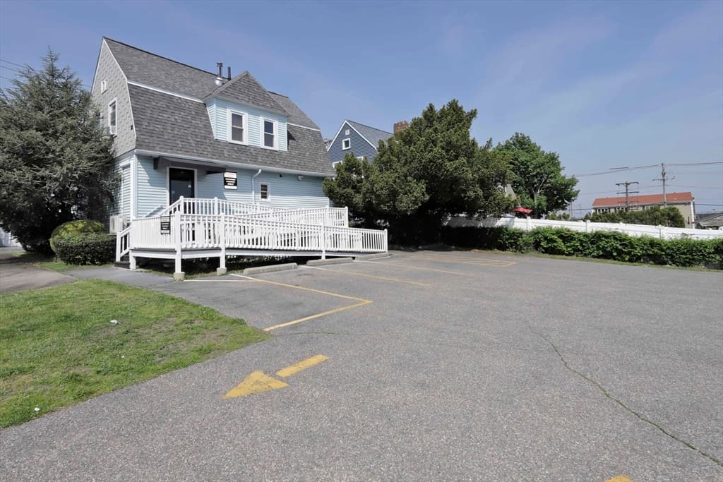 Multi Family at 66 Rockdale Ave, New Bedford MA 02740, New Bedford, photo 7 of 33