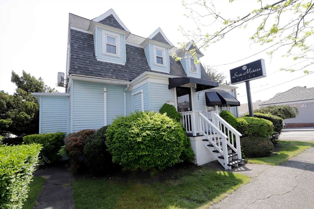66 Rockdale Ave, New Bedford MA 02740
