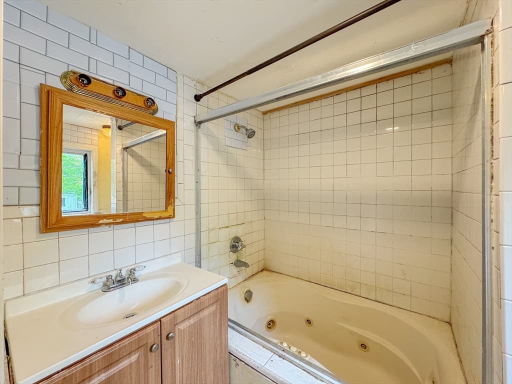 484 S Franklin St, Holbrook MA 02343 photo 9