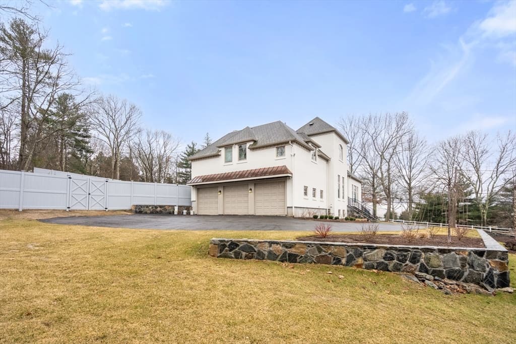 Single Family Residence at 7 Schoolmaster Ln, Dedham MA 02026, Dedham, photo 3 of 26