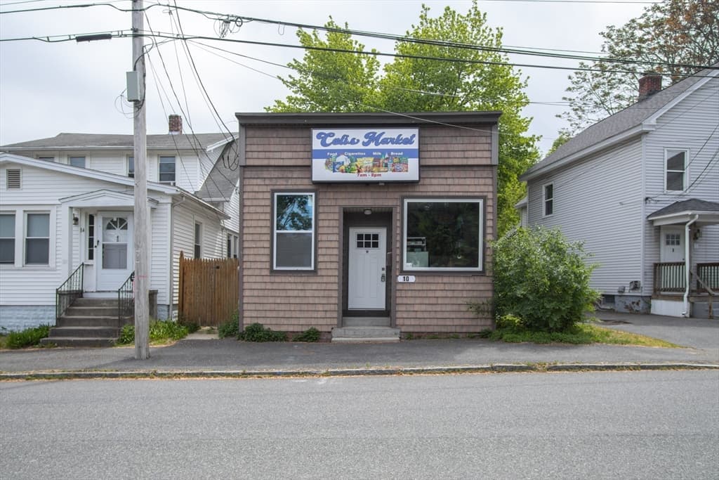 10 Taylor St, Chicopee MA 01020