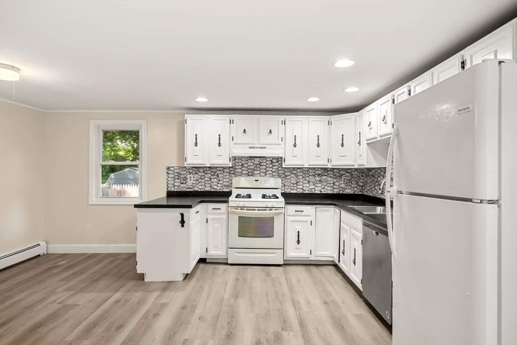 Single Family Residence at 11 Central, Merrimac MA 01860, photo 6 of 36
