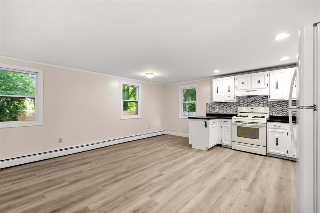 Single Family Residence at 11 Central, Merrimac MA 01860, photo 8 of 36