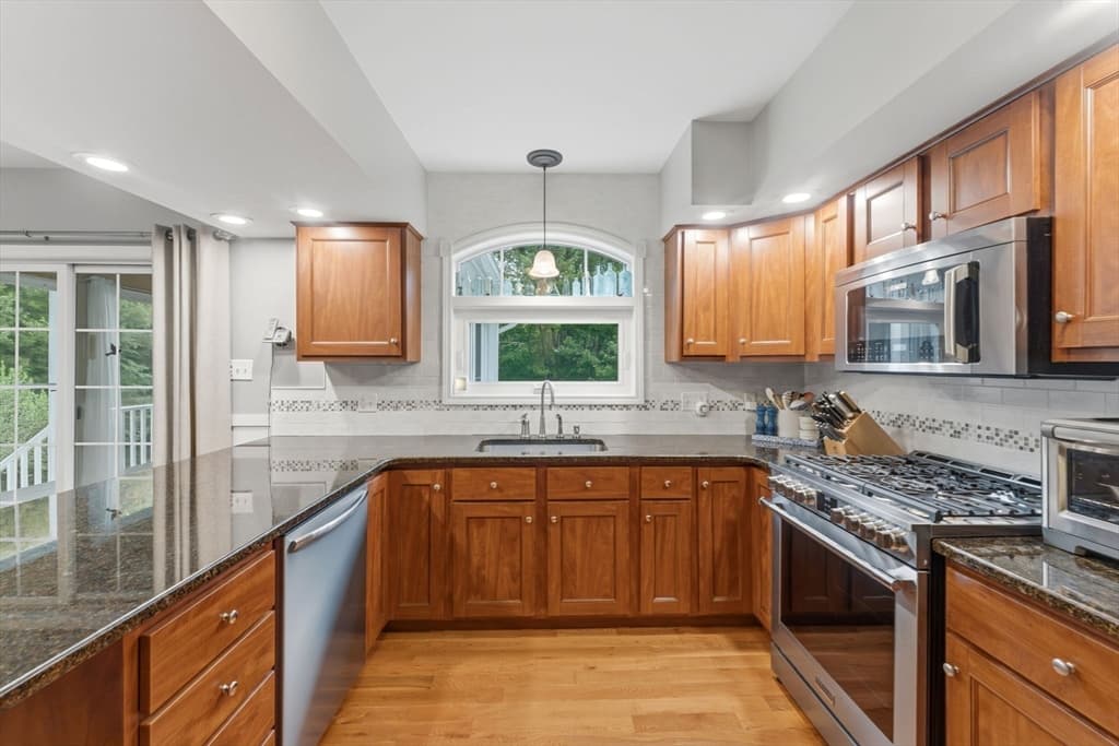19 Old Farm Rd, Douglas MA 01516 photo 11