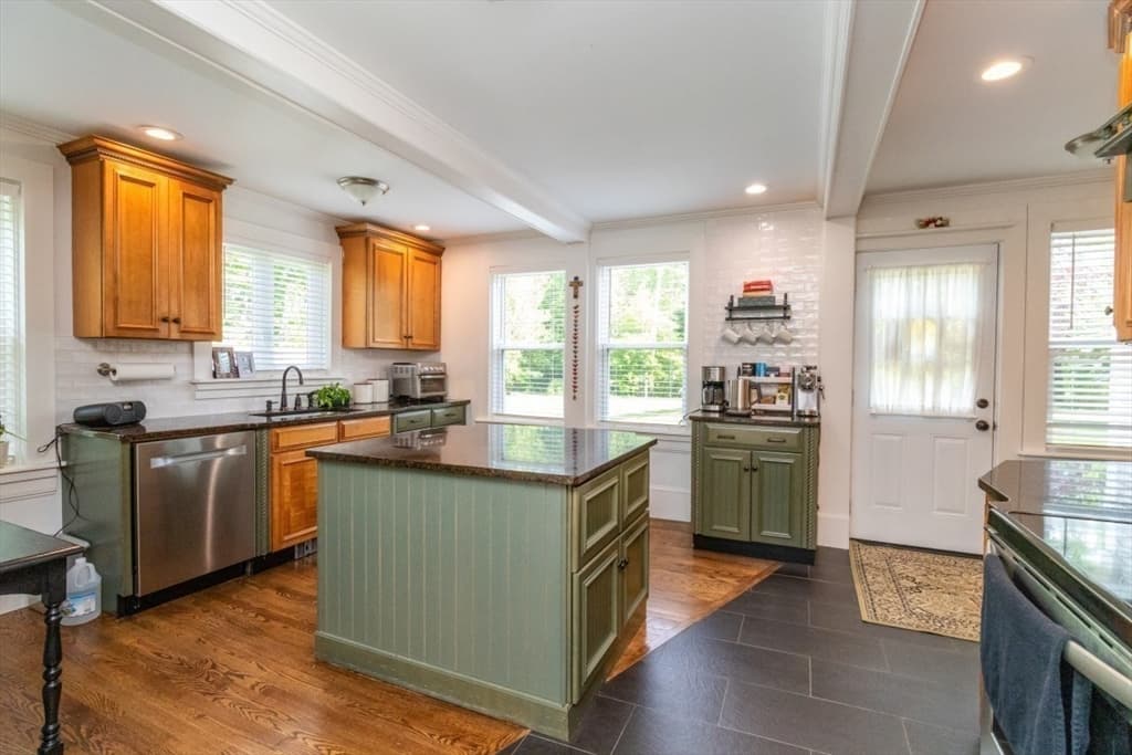 Single Family Residence at 173 S River St, Marshfield MA 02050, photo 4 of 35