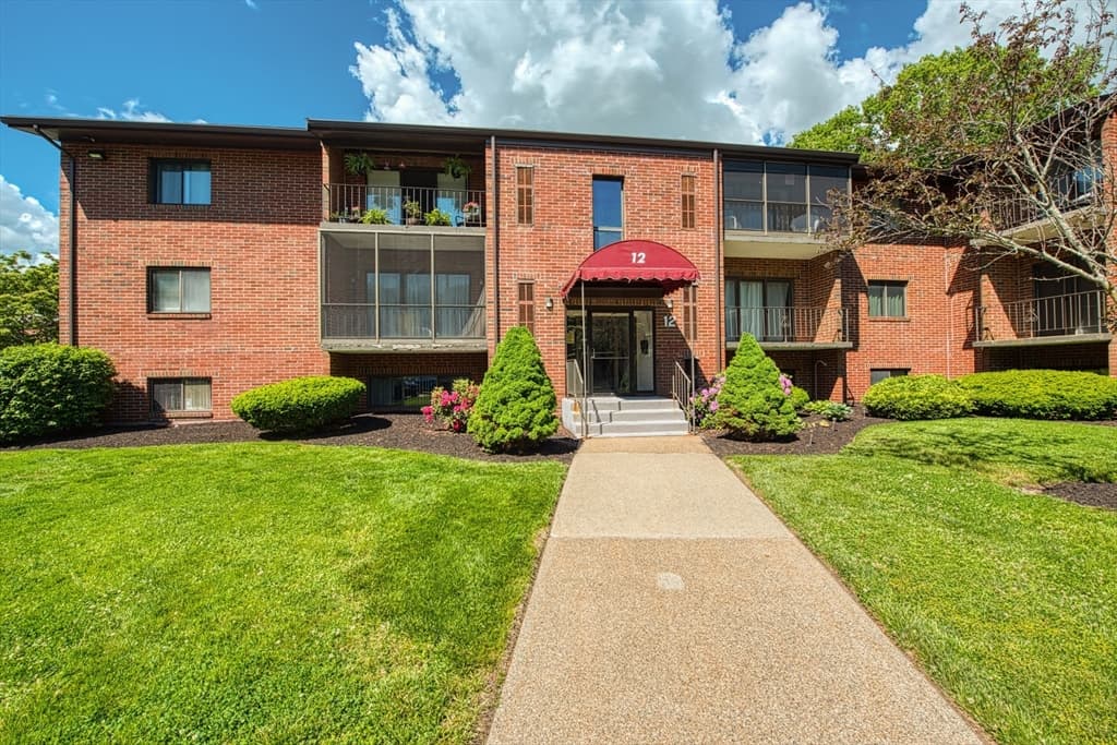 221 Oak St # 15, Brockton MA 02301