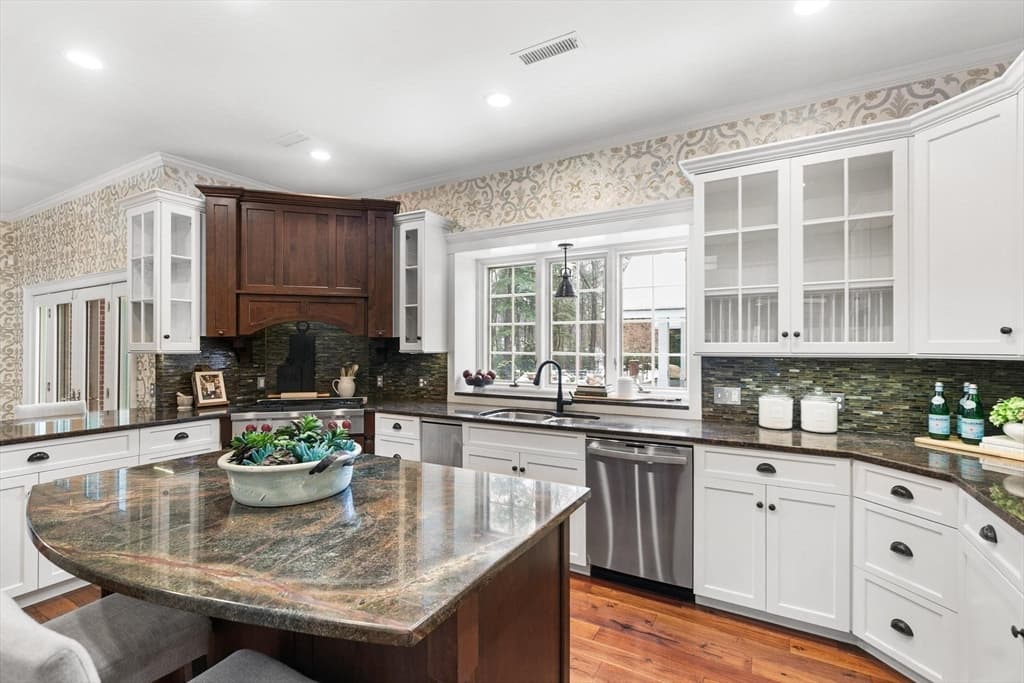 Single Family Residence at 40 Grandview Rd, Chelmsford MA 01824, photo 9 of 42