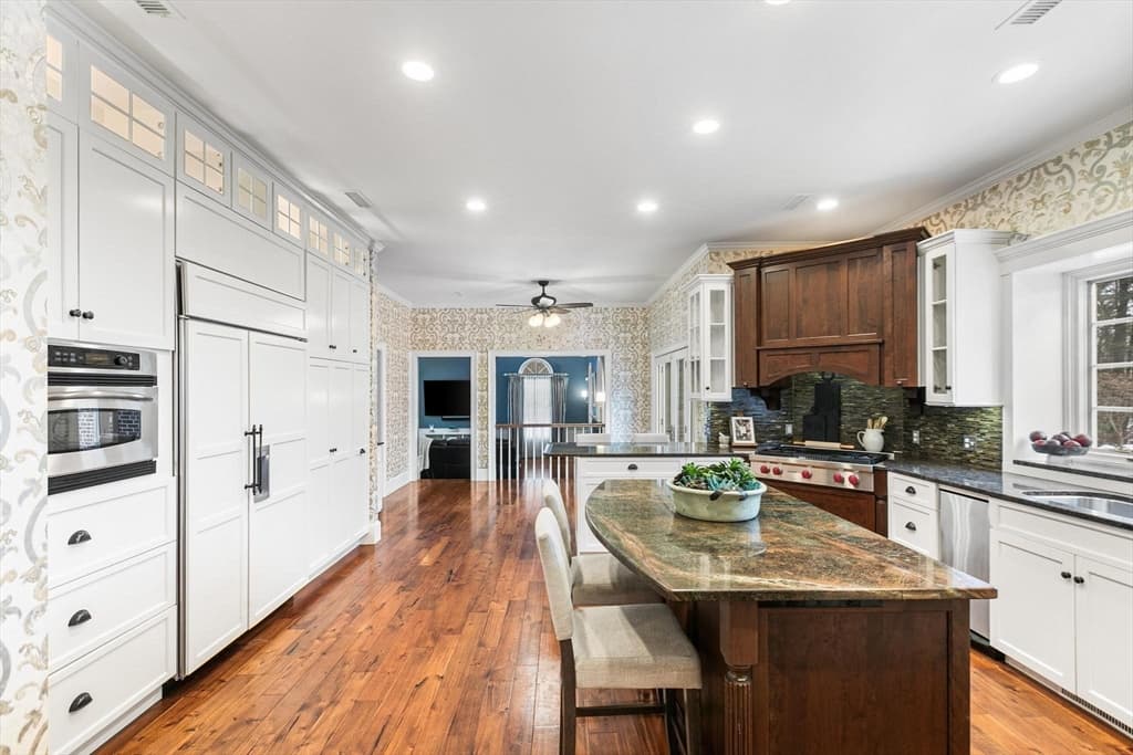 Single Family Residence at 40 Grandview Rd, Chelmsford MA 01824, photo 8 of 42