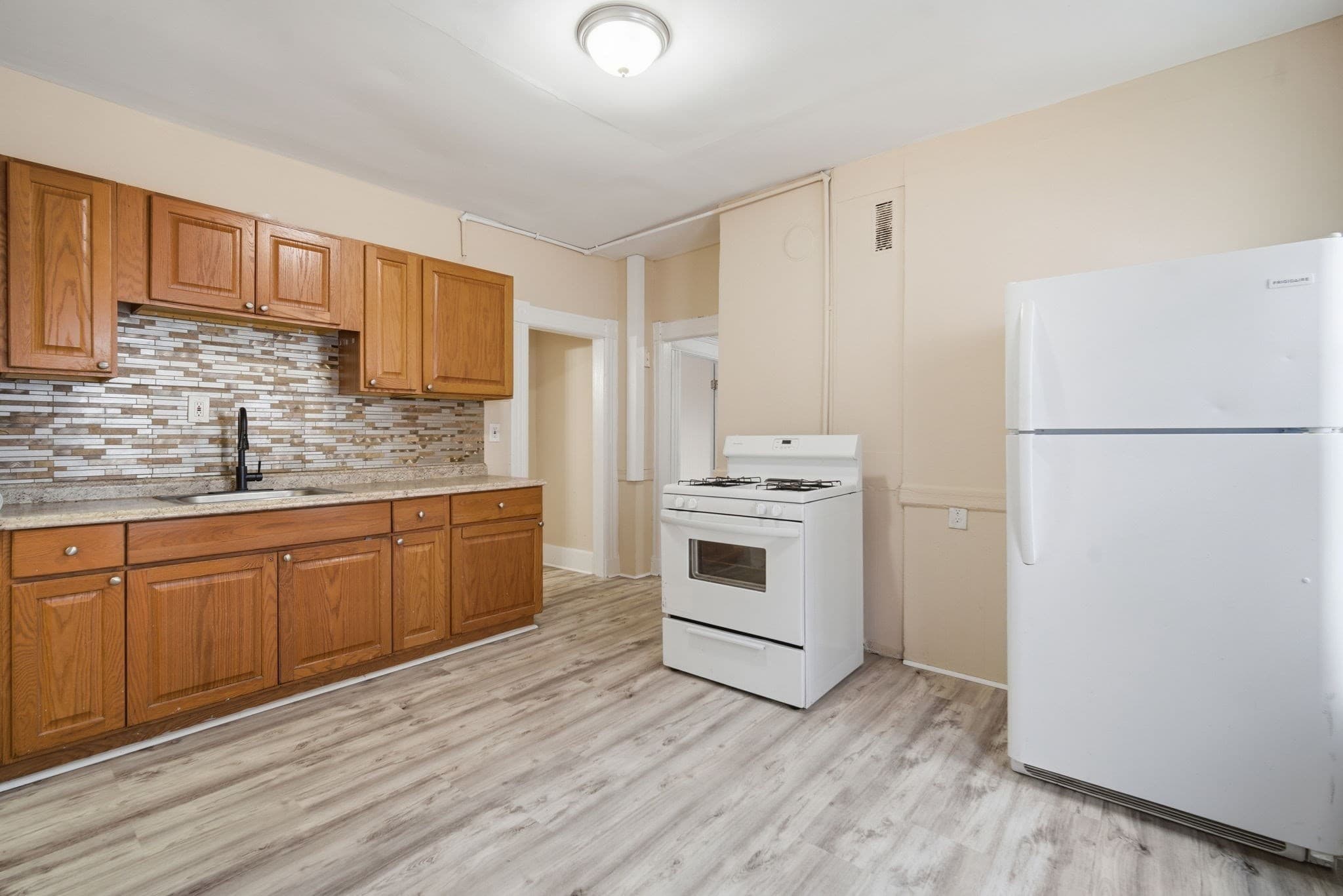 3 Family at 201 Main St, Springfield MA 01151, Springfield, photo 6 of 29