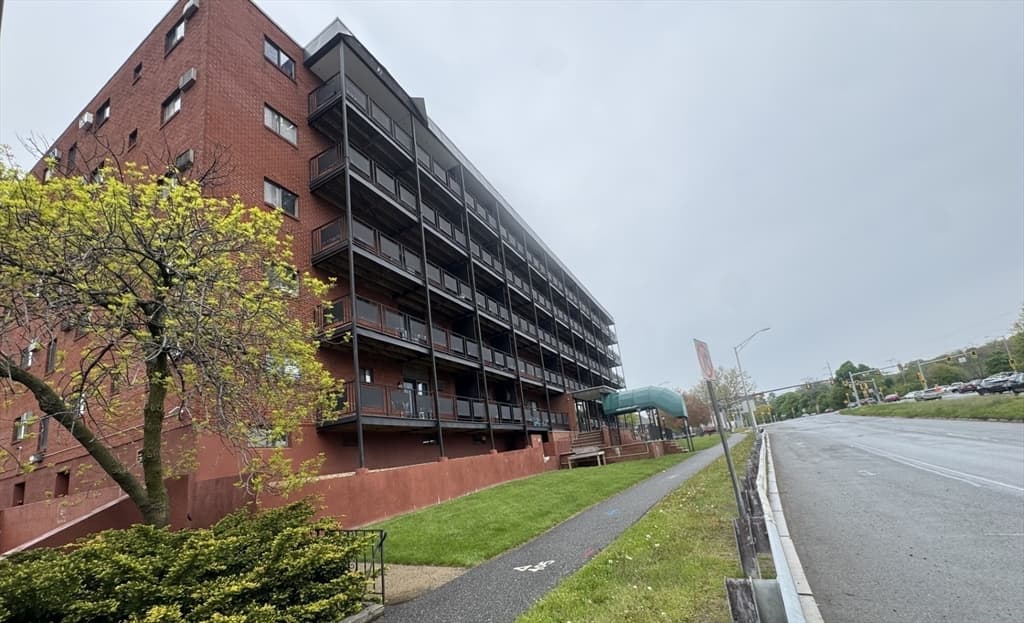 585 Revere Beach Pkwy # 403, Revere MA 02151 photo 3