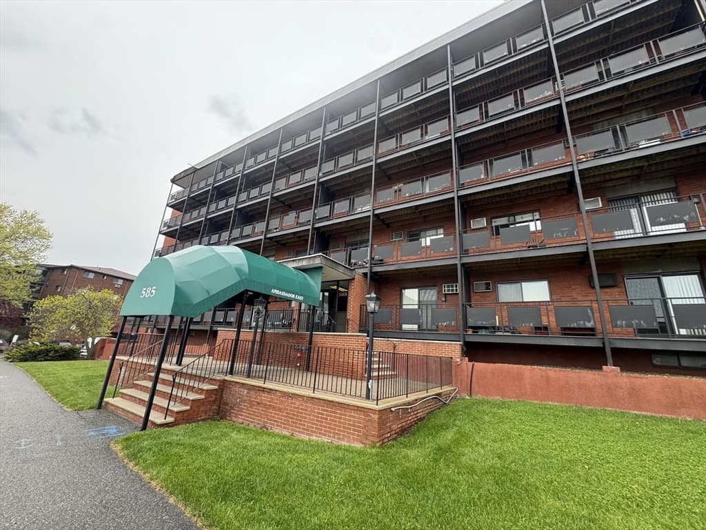 585 Revere Beach Pkwy # 403, Revere MA 02151