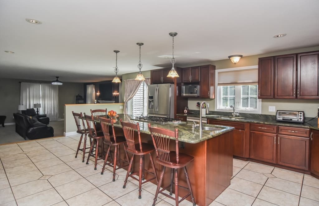 Single Family Residence at 261 Oak St, Methuen MA 01844, Methuen, photo 7 of 34