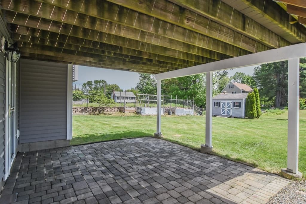 Single Family Residence at 261 Oak St, Methuen MA 01844, Methuen, photo 11 of 34
