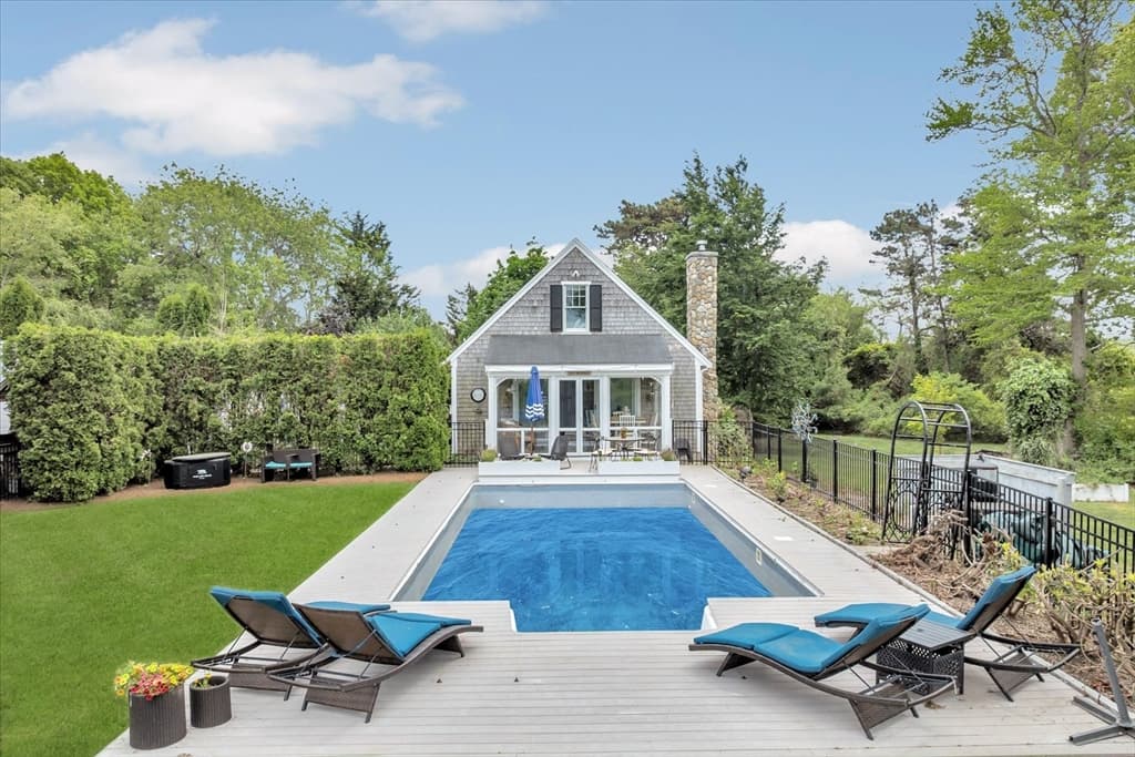 Single Family Residence at 7 Hill Wood Way, Sandwich MA 02537, Sandwich, photo 8 of 38