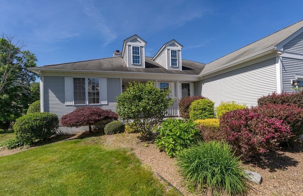 Single Family Residence at 14 Rosewood Drive, Haverhill MA 01832, photo 2 of 38